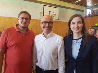 V.l.n.r.: Holger Schröder (Ortsvereinsvorsitzender), Peter Simon MdEP, Dominique Odar (Kandidatin fürs Europaparlament)