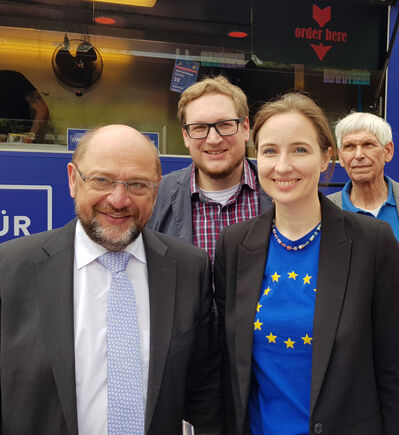 Martin Schulz mit dem OV Vorsitzenden Holger Schröder (mitte), Dominique Odar (re.) und dem ehem. MdB Gert Weisskirchen