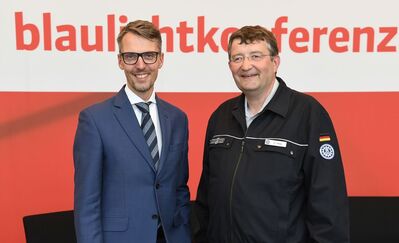 Unser Bundestagsabgeordneter Lars Castellucci (li.) mit Clemens Heck vom THW Sinsheim