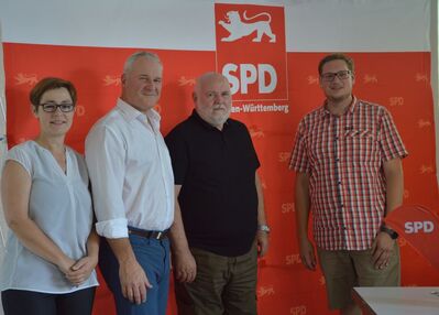 V.l.n.r.: Andrea Schröder-Ritzrau (Stellv. Kreisvorsitzende), Dr. Michael Mangold, Prof. Uwe Hochmuth, Holger Schröder