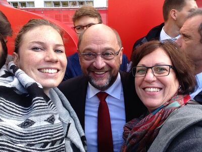 Unser Neumitglied Johanna Hassfeld (links) mit Martin Schulz und Karin Hassfeld (rechts)
