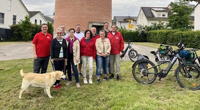 Das Grundgesetz feierte die SPD-Radtour, hier beim Zwischenstopp in Rauenberg