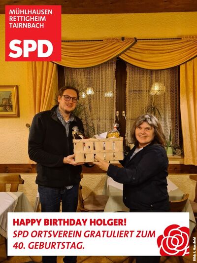 Unser Vorstandsmitglied Gudrun Sauer überreichte im Namen des OVs einen Präsentkorb.