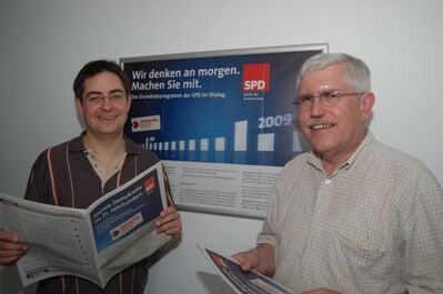 Alexander Lucas und Peter Wirkner stellten den Entwurf zum Grundsatzprogramm vor.