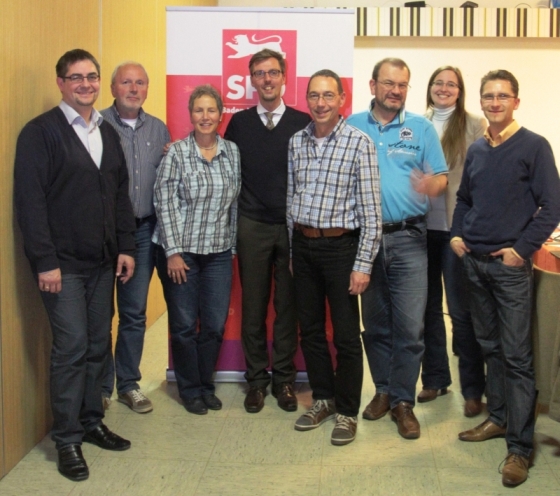 Dr. Lars Castellucci (Mitte) mit den TeilnehmerInnen der SPD-Jahreshauptversammlung